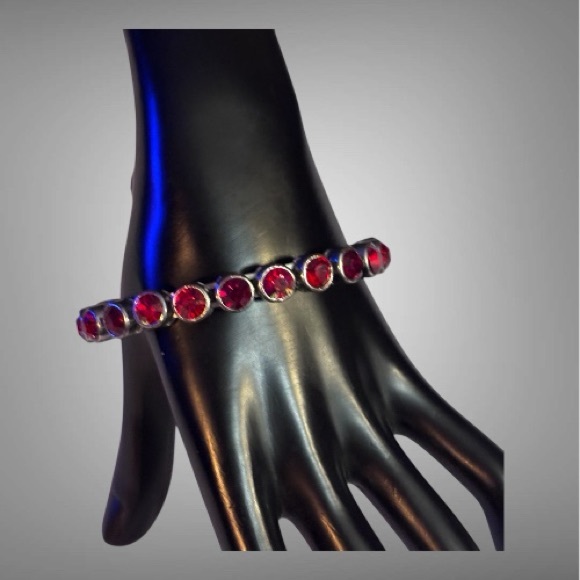 🌼Paparazzi “Sugar Coated Sparkle” Red Cabochon Bangle - Picture 3 of 5